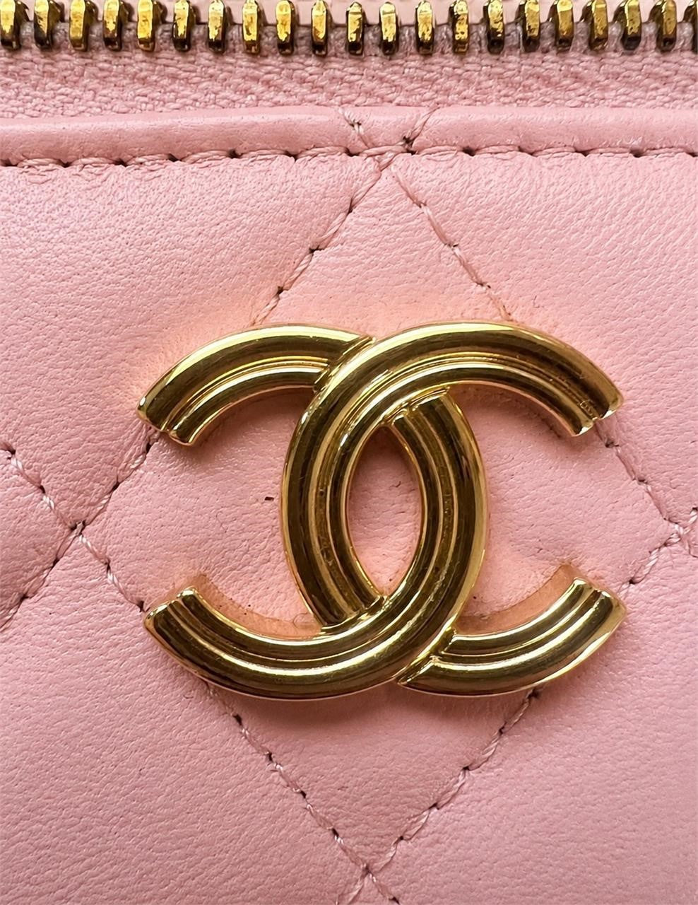 CHANEL Quilted Pink Lambskin Chain Top Handle Vanity Case - photograph 11