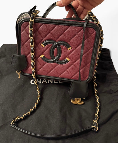 CHANEL CC Filigree Medium Vanity Case Burgundy Caviar 2019