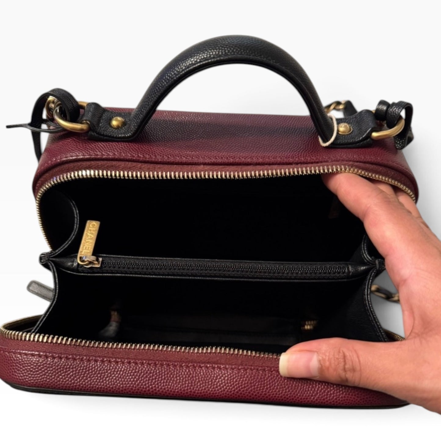 CHANEL CC Filigree Medium Vanity Case Burgundy Caviar 2019