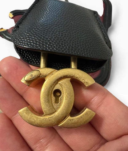 CHANEL CC Filigree Medium Vanity Case Burgundy Caviar 2019