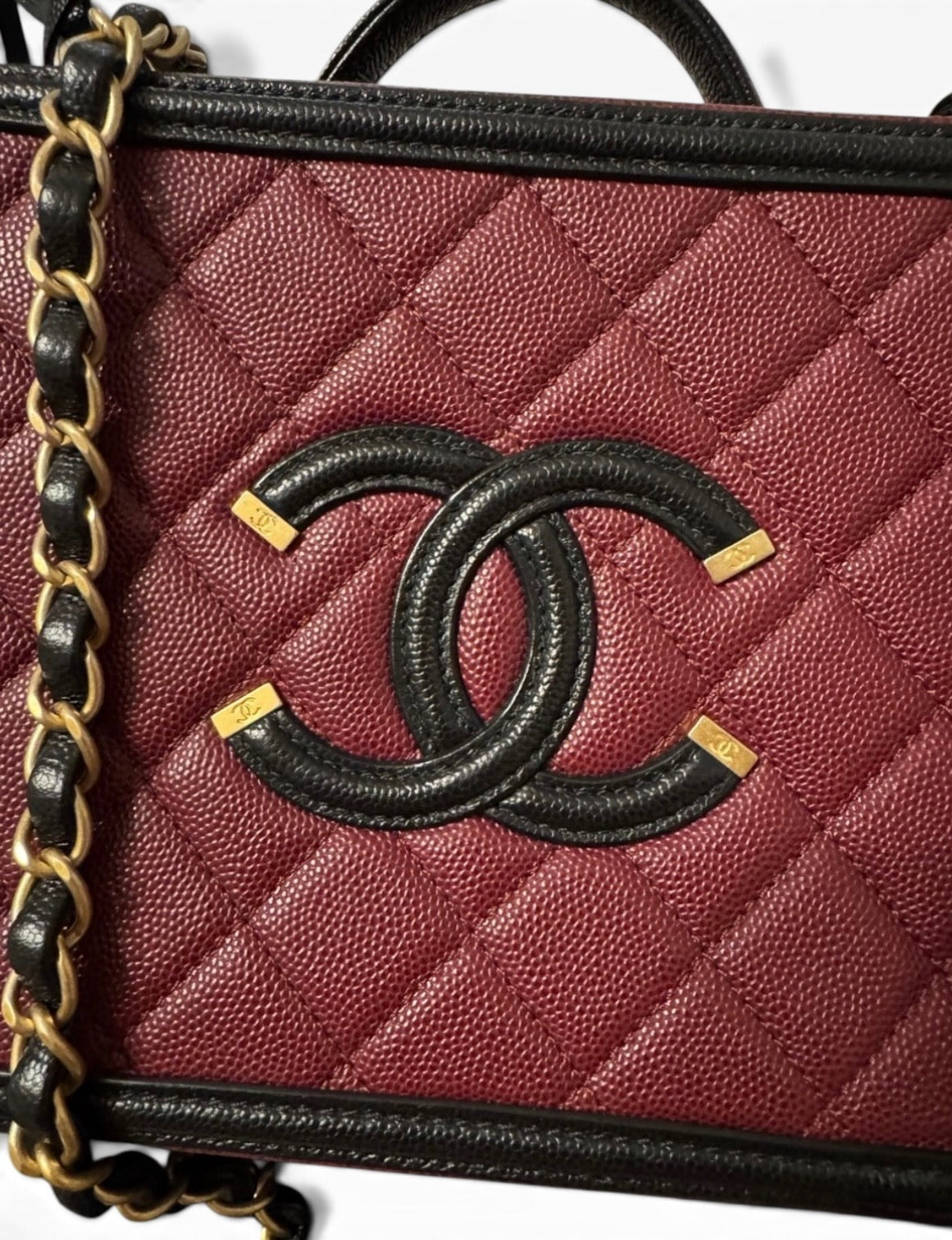CHANEL CC Filigree Medium Vanity Case Burgundy Caviar 2019