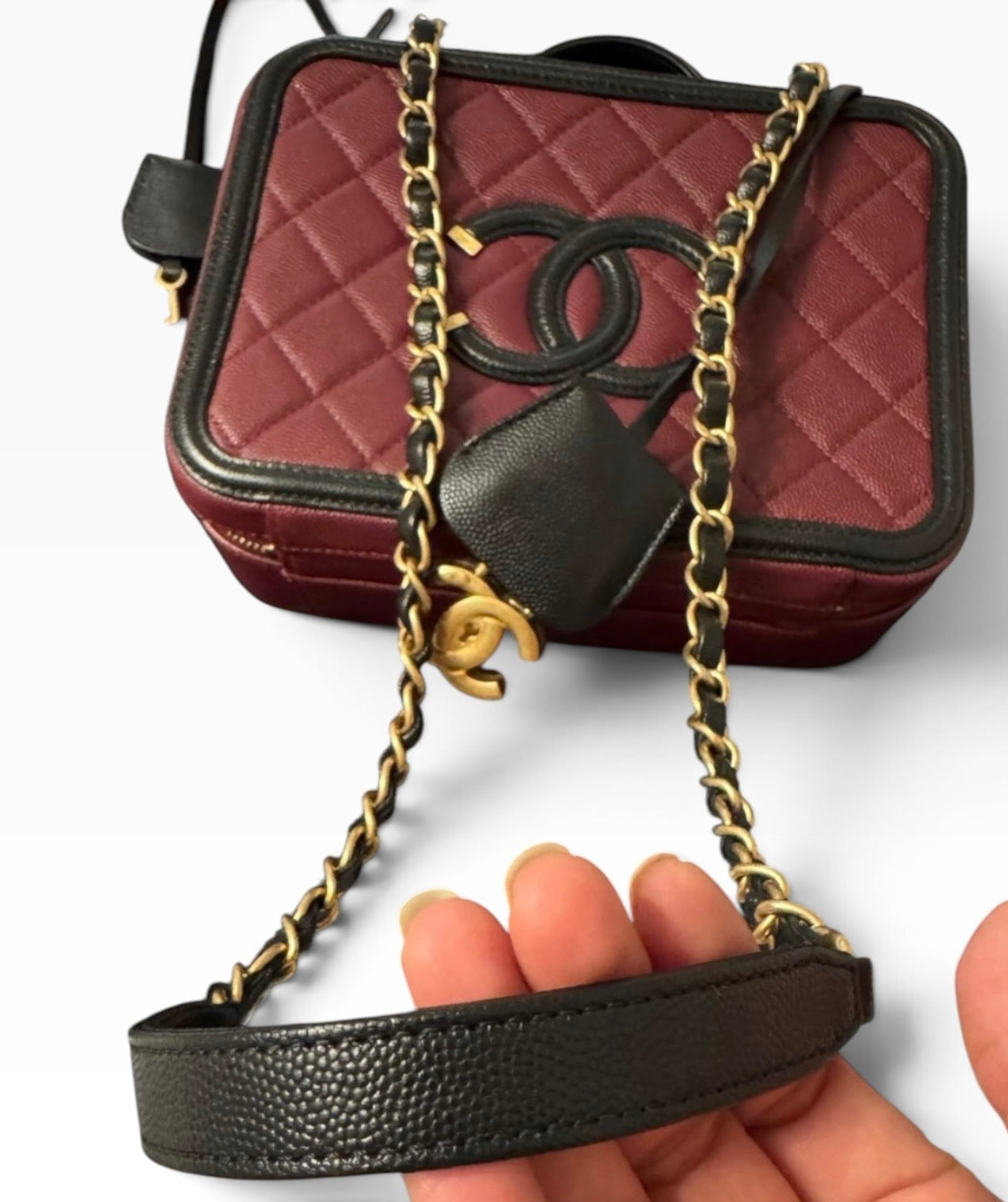 CHANEL CC Filigree Medium Vanity Case Burgundy Caviar 2019