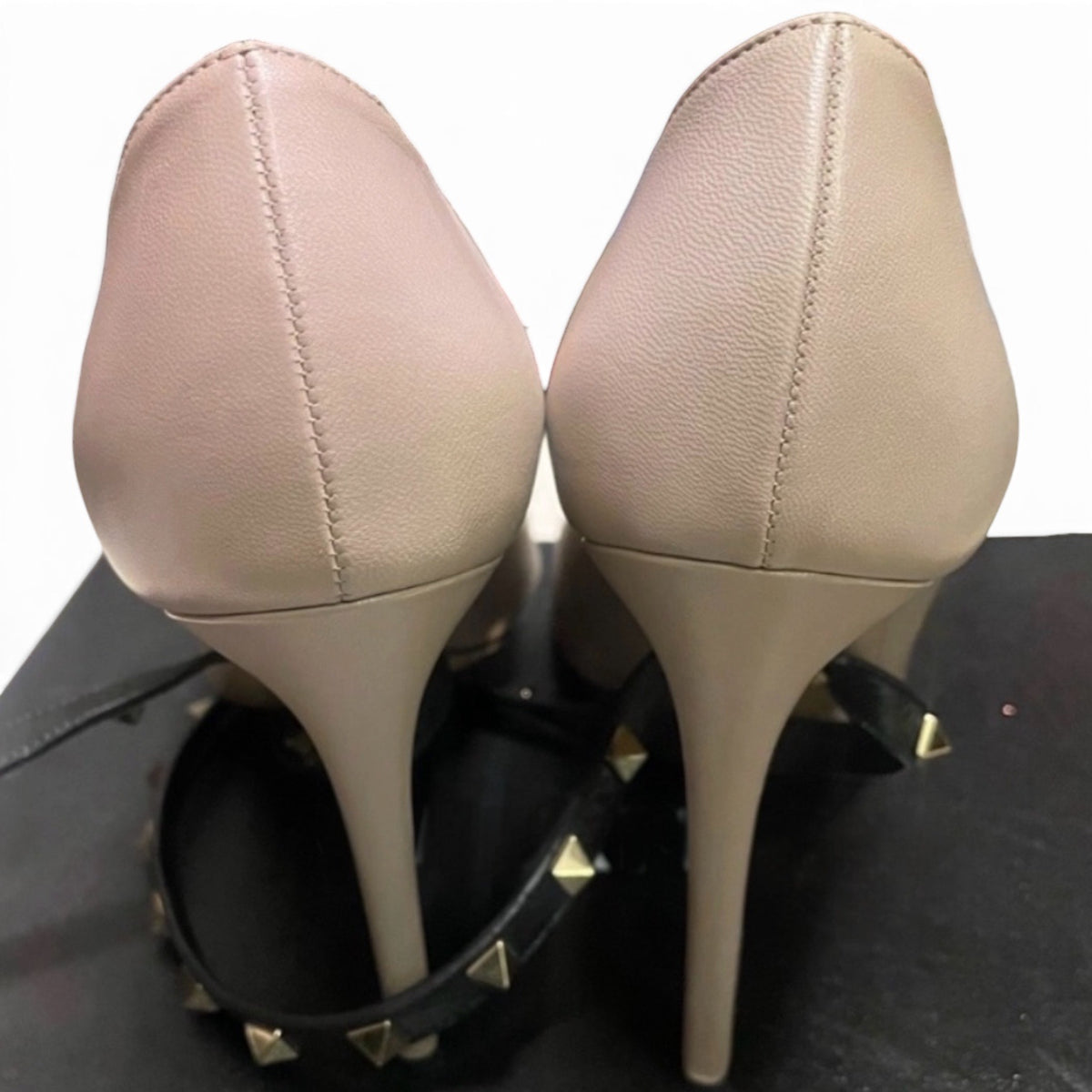 Valentino Garavani Rockstud Wrap Pumps Nude Black 38.5 product photograph 6 - VaultedVIP