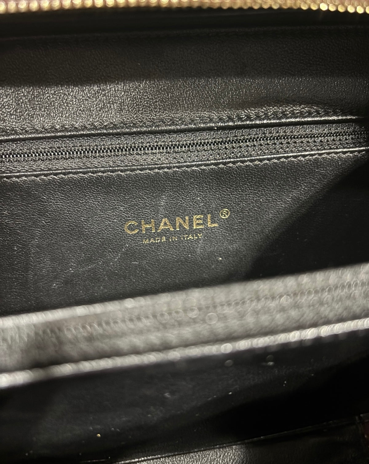 CHANEL CC Filigree Medium Vanity Case Burgundy Caviar 2019 product photograph 14 - VaultedVIP