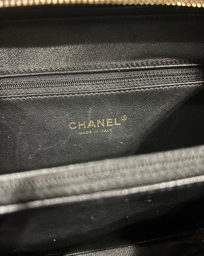 CHANEL CC Filigree Medium Vanity Case Burgundy Caviar 2019 product photograph 14 - VaultedVIP