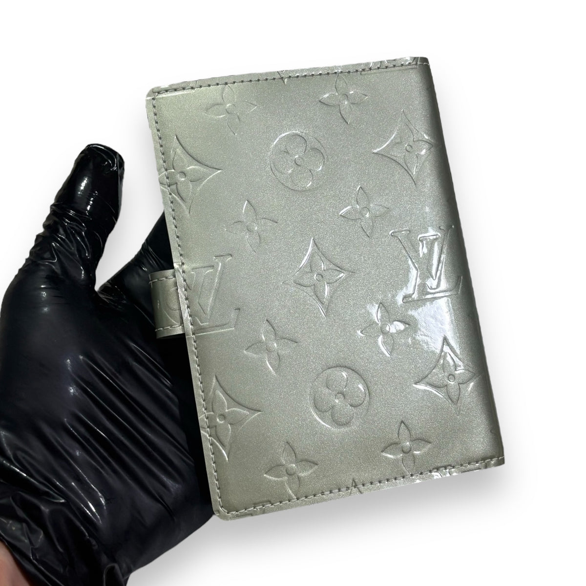 Louis Vuitton Agenda PM Silver Monogram Vernis product photograph 5 - VaultedVIP