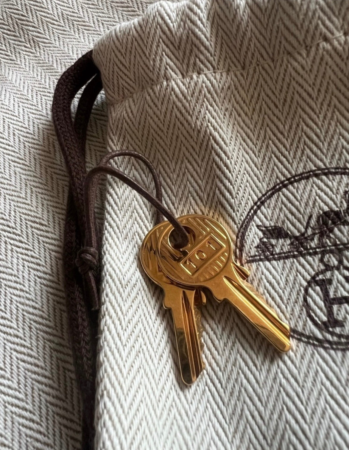HERMES Picotin Lock 18 Etoupe Clemence Gold product photograph 6 - VaultedVIP