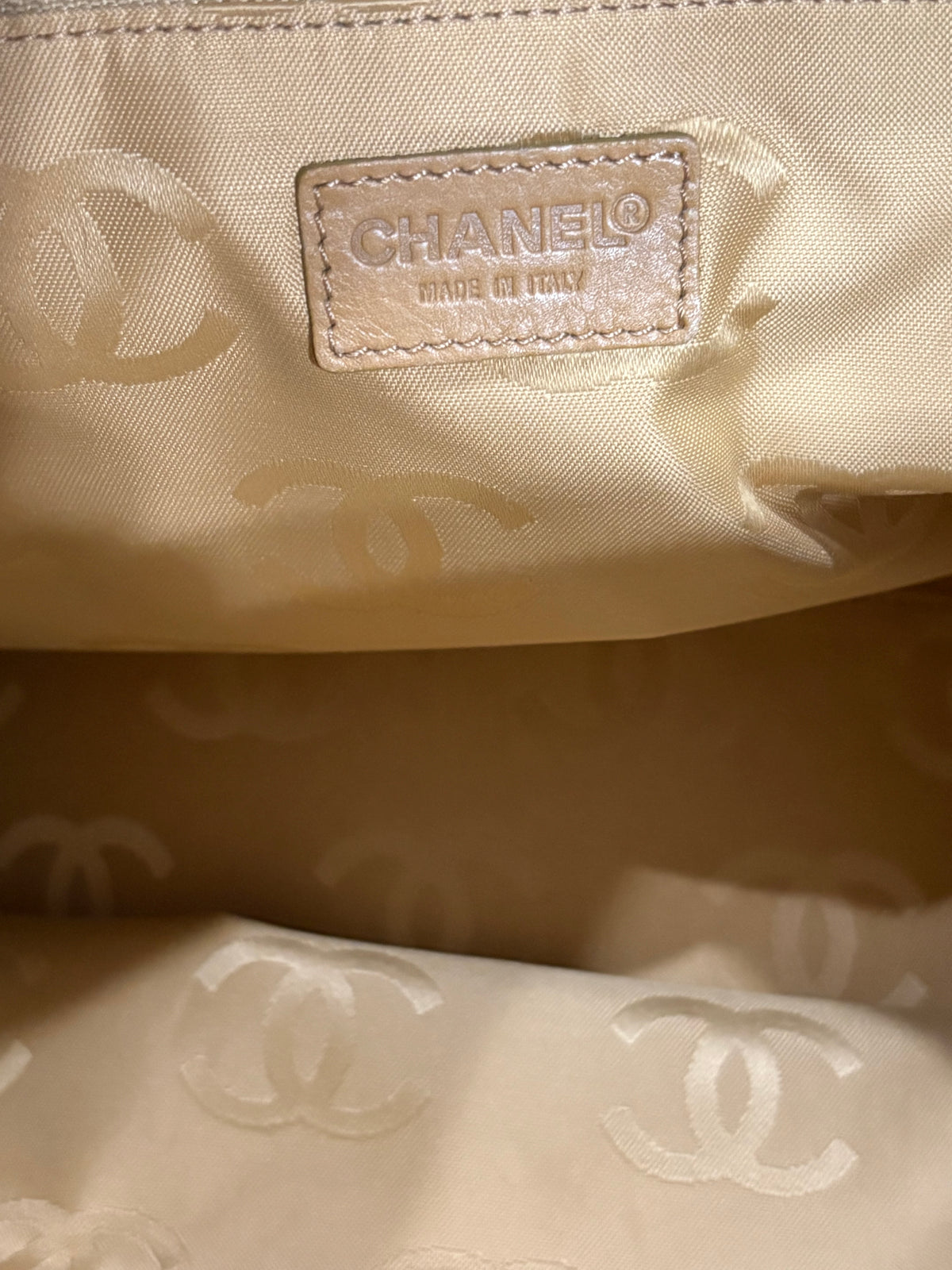 CHANEL Vintage Wild Stitch Boston Bowler Beige Black product photograph 15 - VaultedVIP