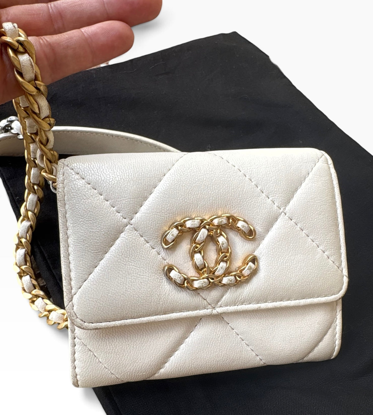 CHANEL 19 White O-Coin Purse Chain Crossbody product photograph 8 - VaultedVIP