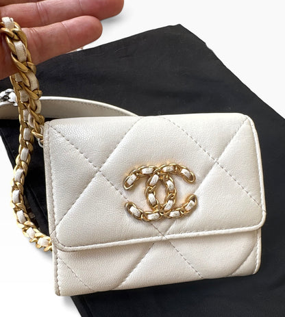 CHANEL 19 White O-Coin Purse Chain Crossbody product photograph 8 - VaultedVIP