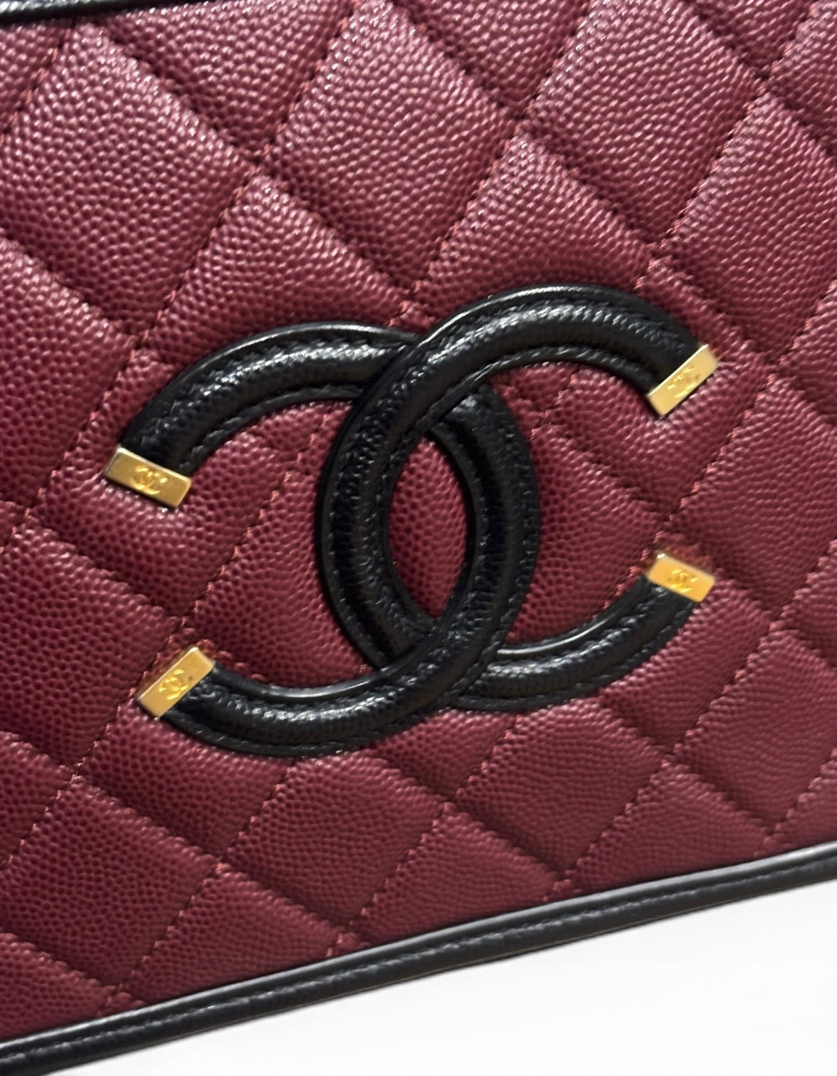 CHANEL CC Filigree Medium Vanity Case Burgundy Caviar 2019 product photograph 2 - VaultedVIP