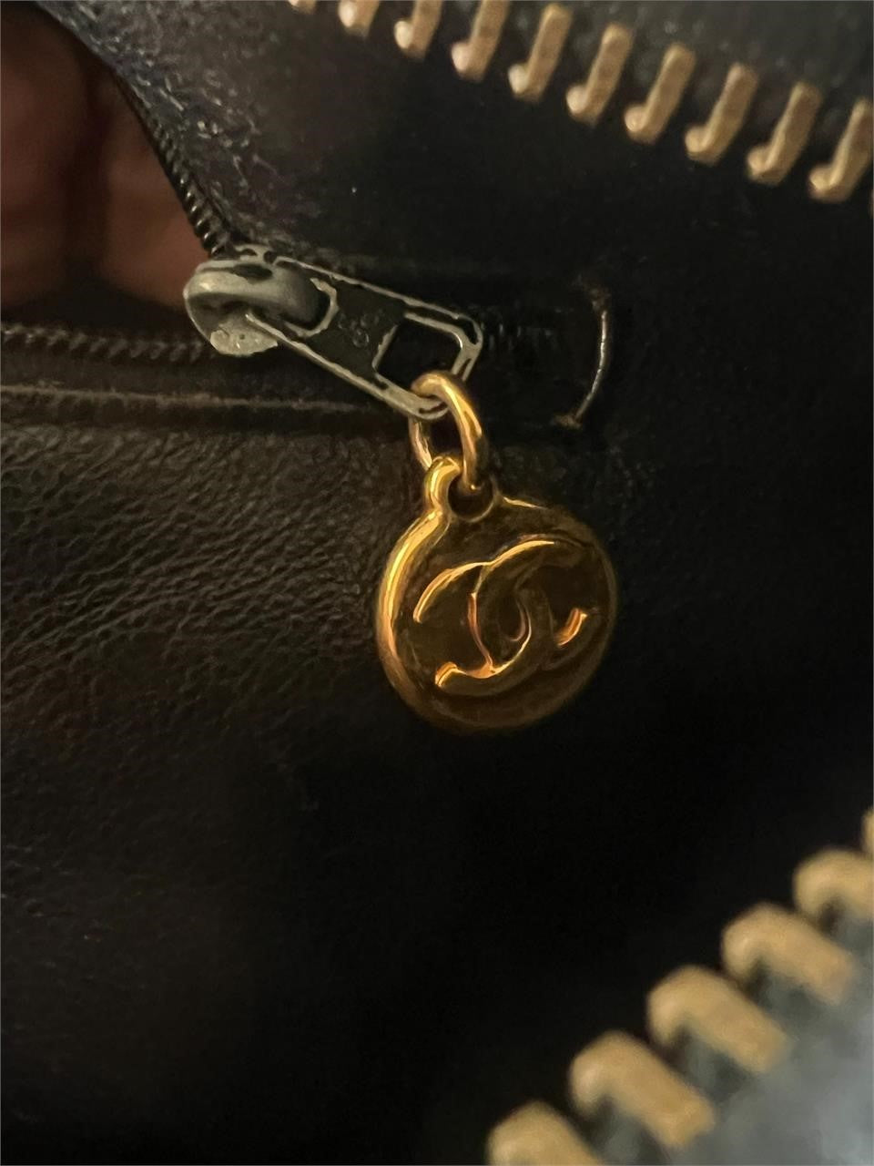 CHANEL Vintage Caviar Briefcase Tote Black Gold Hardware - photograph 10