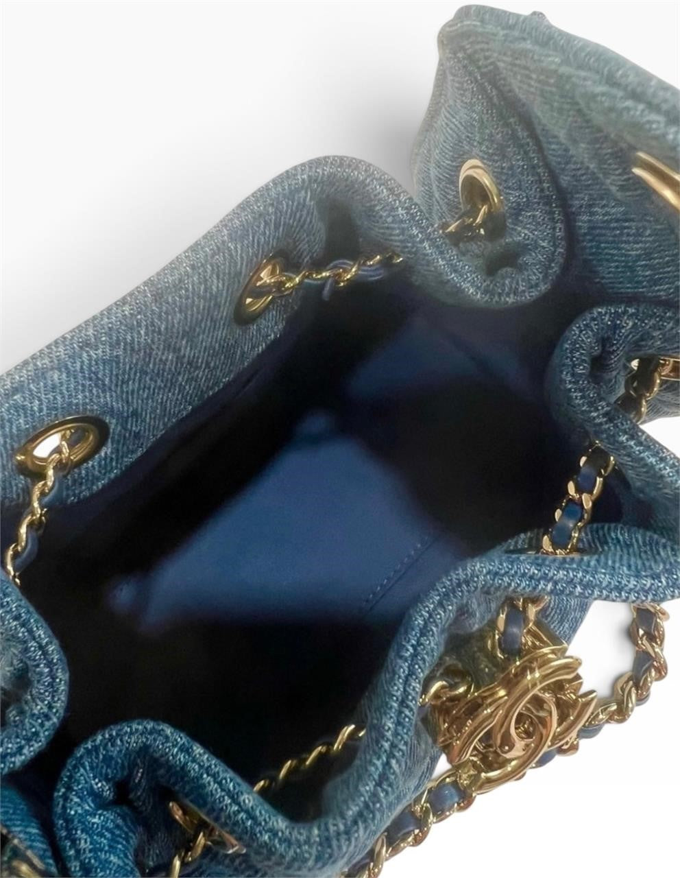 CHANEL 25 Blue Washed Denim Hobo Gold-Tone Hardware - photograph 8