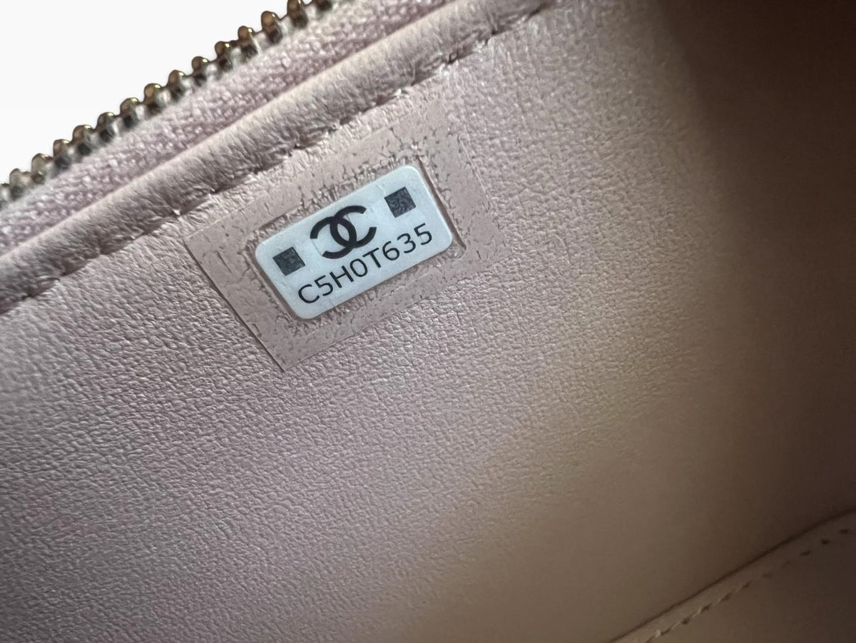 CHANEL Quilted Pink Lambskin Chain Top Handle Vanity Case - photograph 4