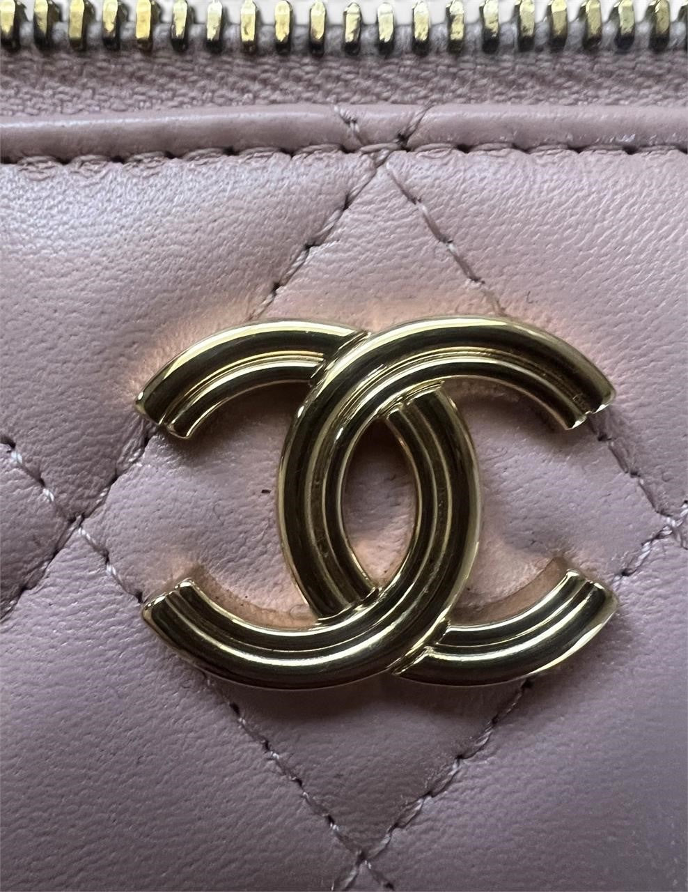 CHANEL Quilted Pink Lambskin Chain Top Handle Vanity Case - photograph 6